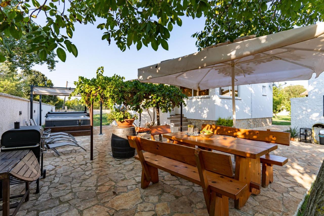 Holiday Home Kerniat Pula Zewnętrze zdjęcie