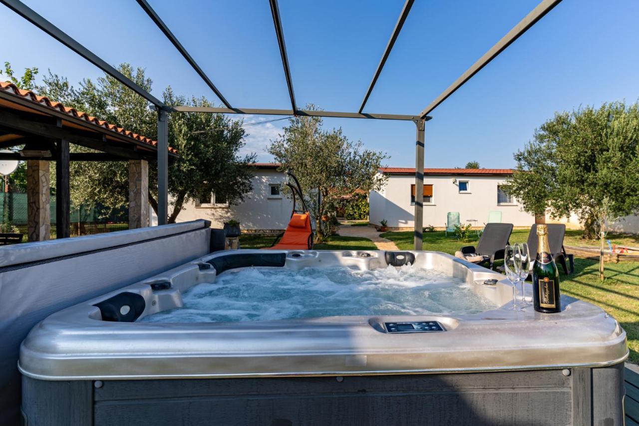 Holiday Home Kerniat Pula Zewnętrze zdjęcie