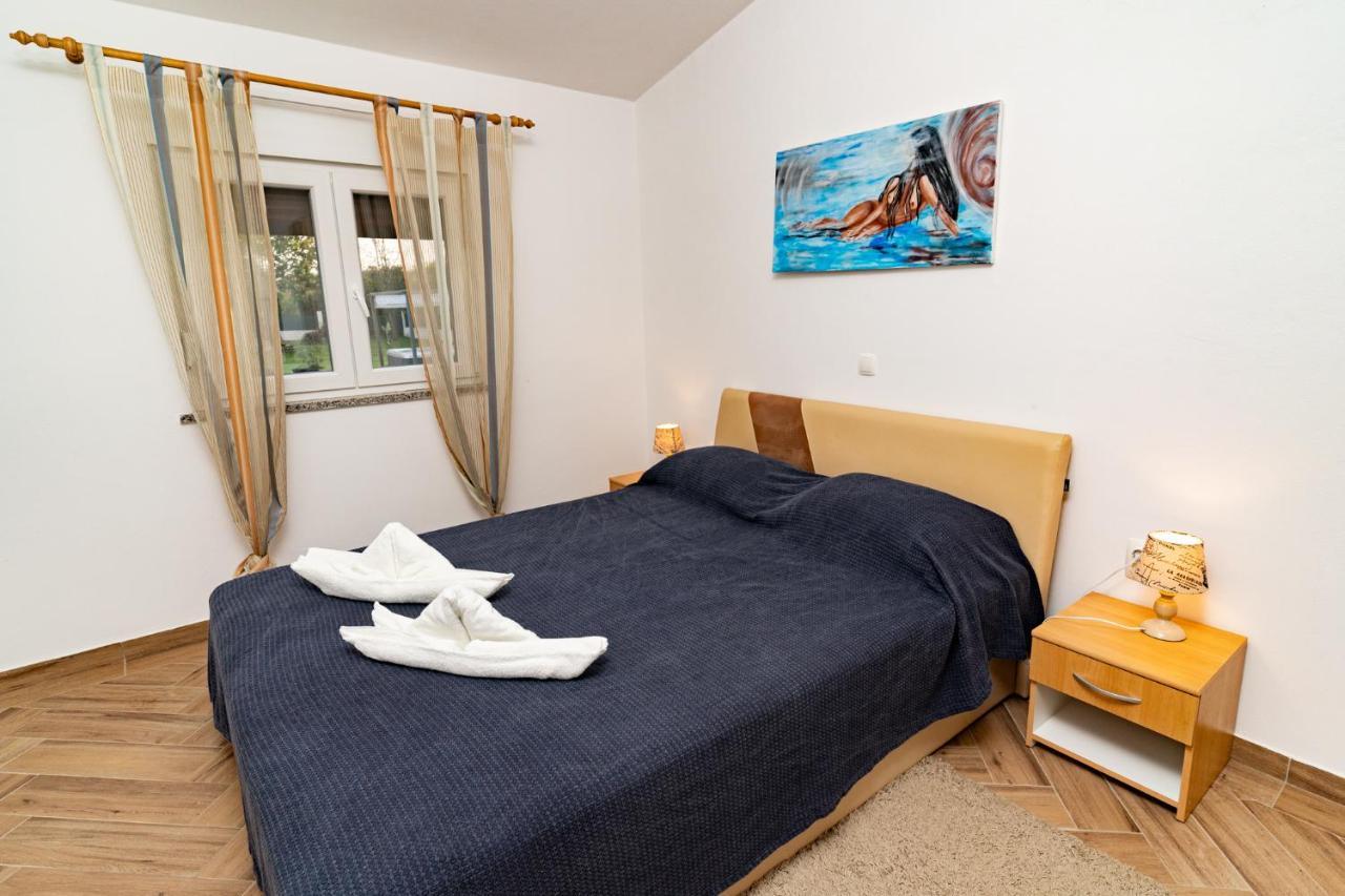 Holiday Home Kerniat Pula Zewnętrze zdjęcie