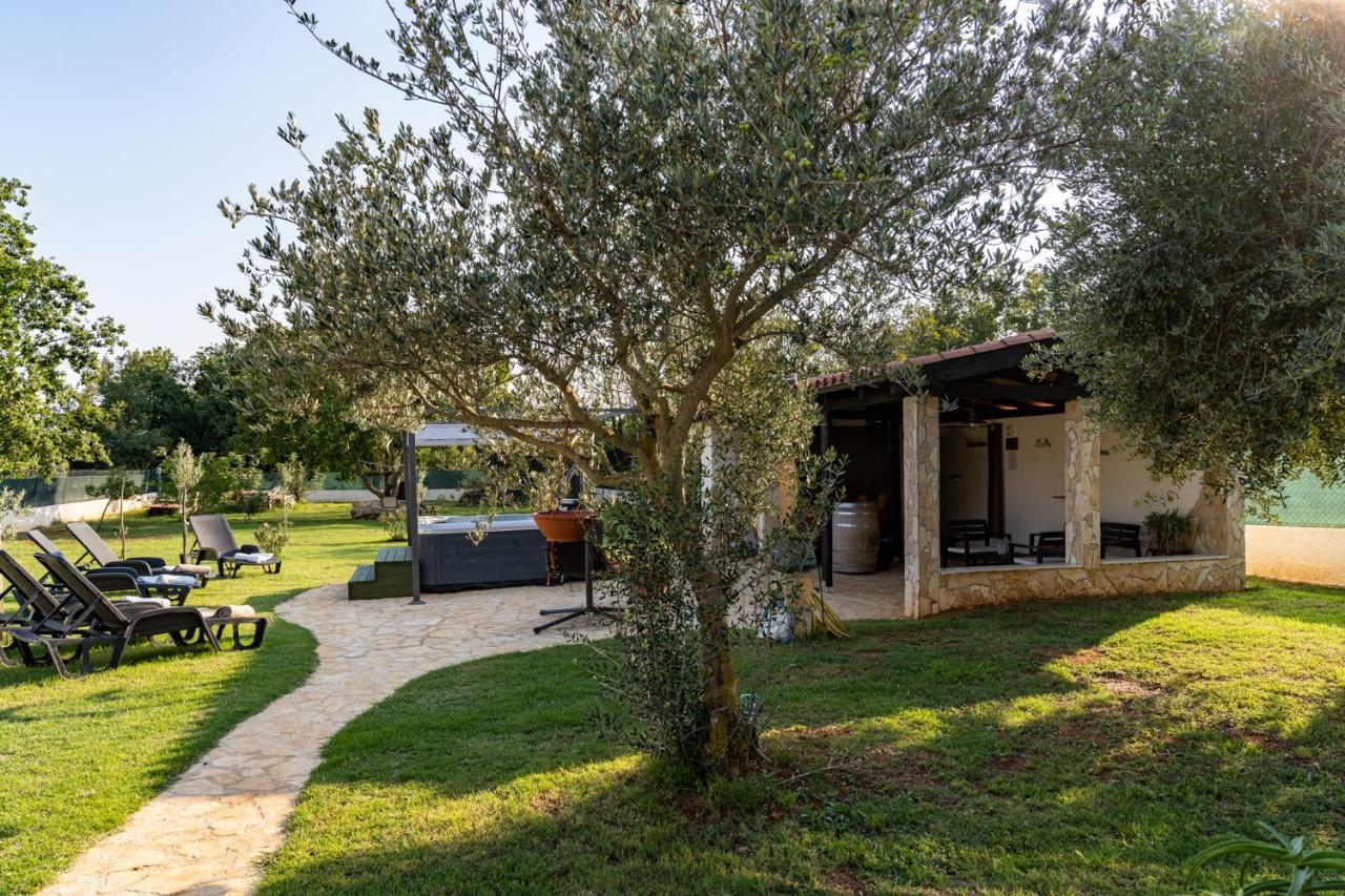 Holiday Home Kerniat Pula Zewnętrze zdjęcie