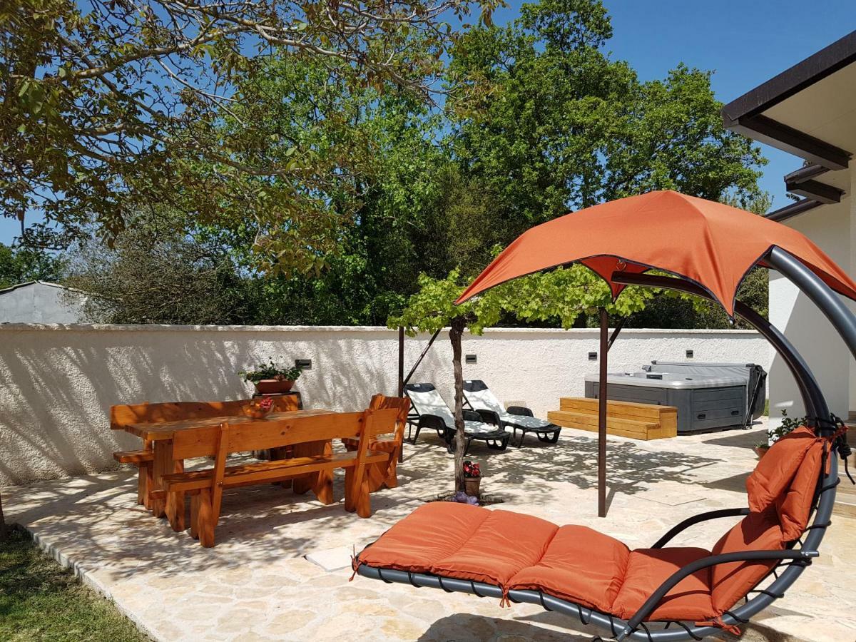 Holiday Home Kerniat Pula Zewnętrze zdjęcie