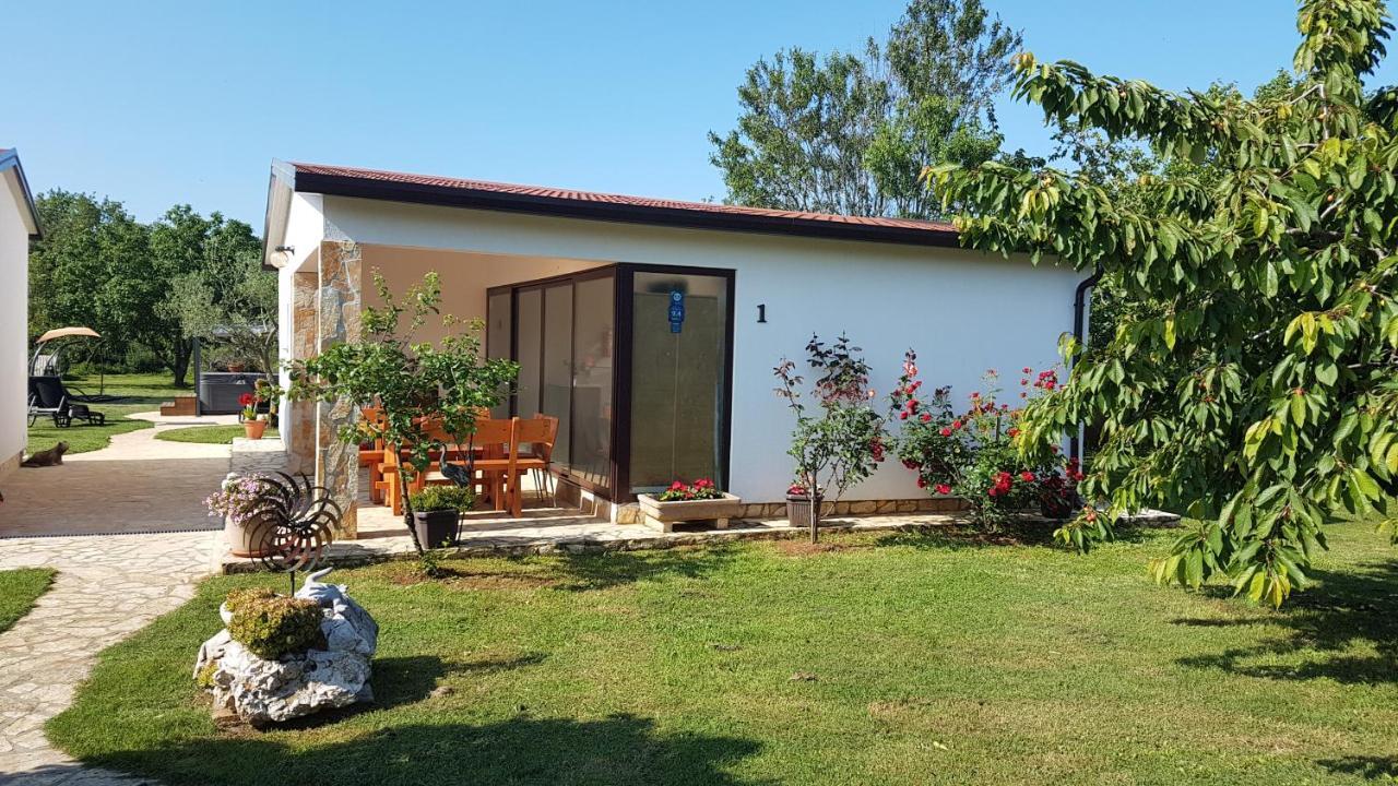 Holiday Home Kerniat Pula Zewnętrze zdjęcie